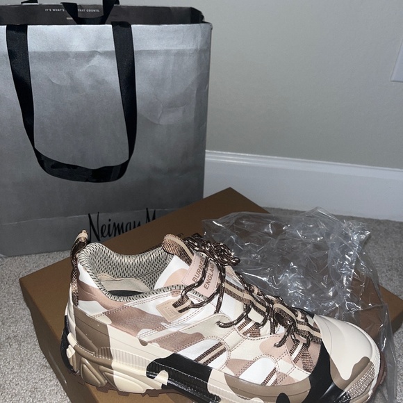 Burberry men shoes - Picture 1 of 2